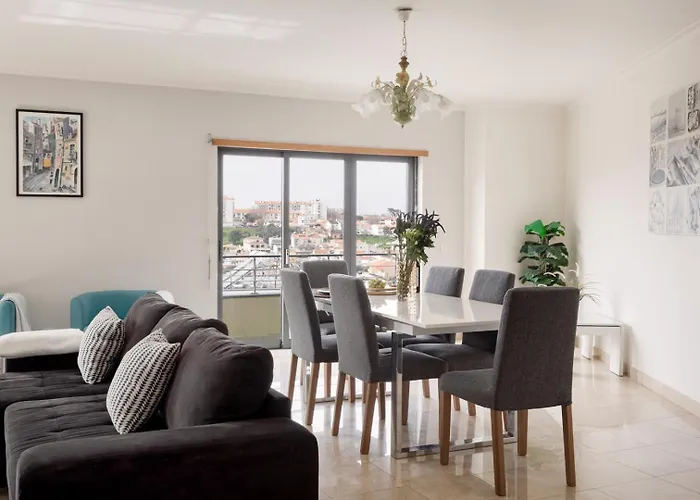 Spacious 3br With Terrace | Cascaes