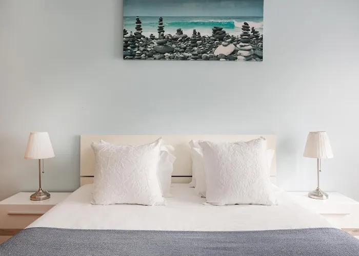 Spacious 3br With Terrace | Apartamento Cascaes