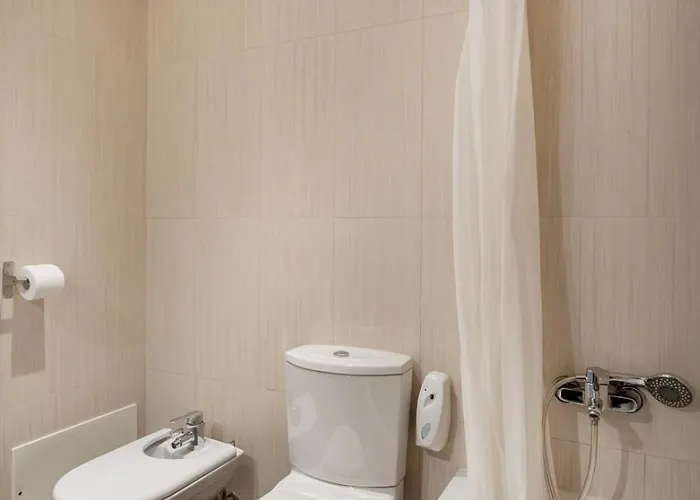 Spacious 3br With Terrace | Cascaes