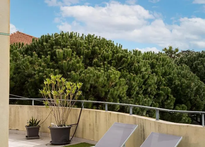 Spacious 3br With Terrace | Apartment *