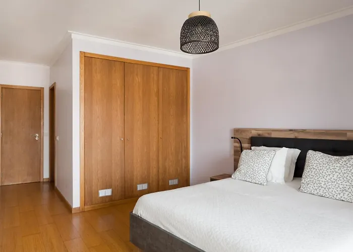 Spacious 3br With Terrace | * Cascais