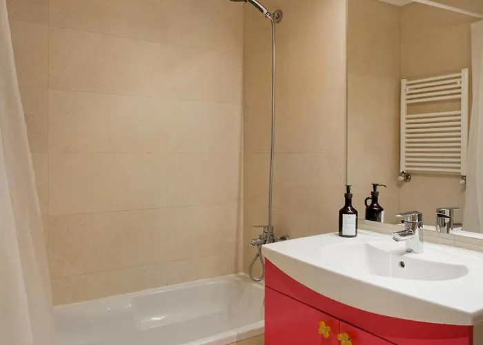 Spacious 3br With Terrace | Apartment