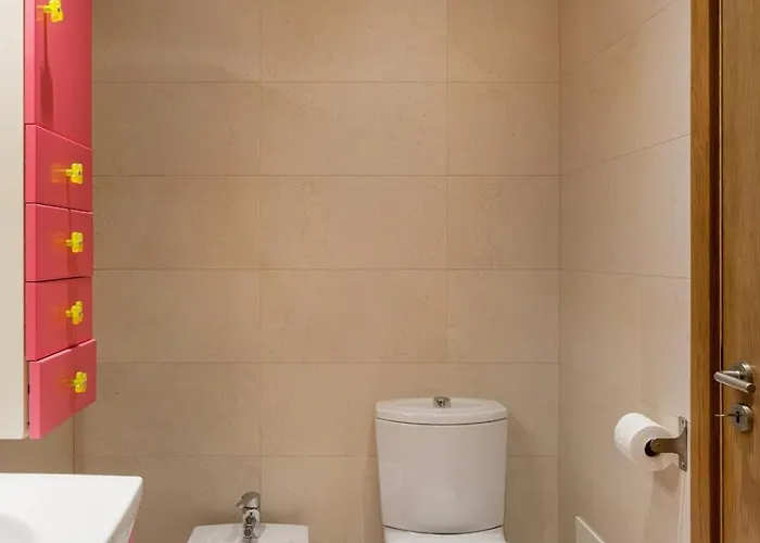 Spacious 3br With Terrace | Apartment Cascais