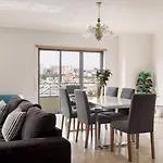 Spacious 3br With Terrace | קסקאיס