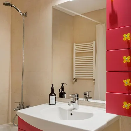 Spacious 3br With Terrace | Apartment