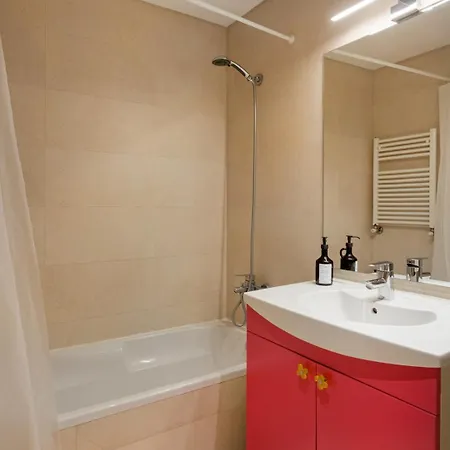 Spacious 3br With Terrace | Apartment